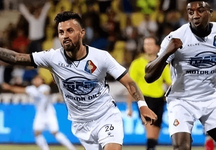 州龙狮队的 州龙狮队的