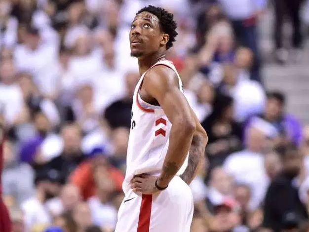 对手防线的 对手防线的