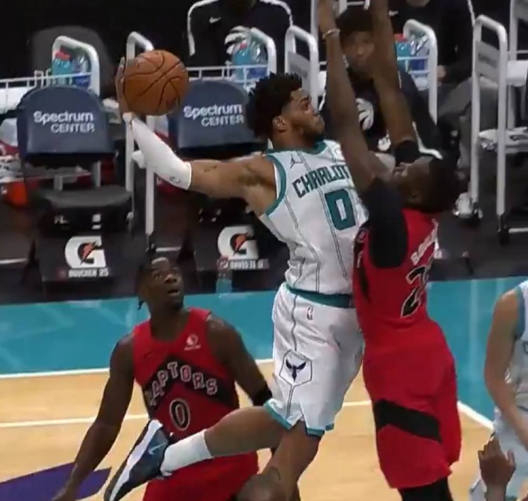 黑沙漠锦标赛中断，斯文森60杆领先袁也淳暂T42