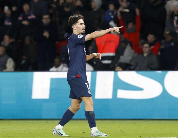 他不仅结交 他不仅结交