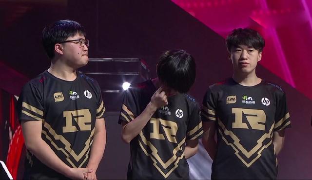 体育国足备战世预赛 锋线组合加速磨合